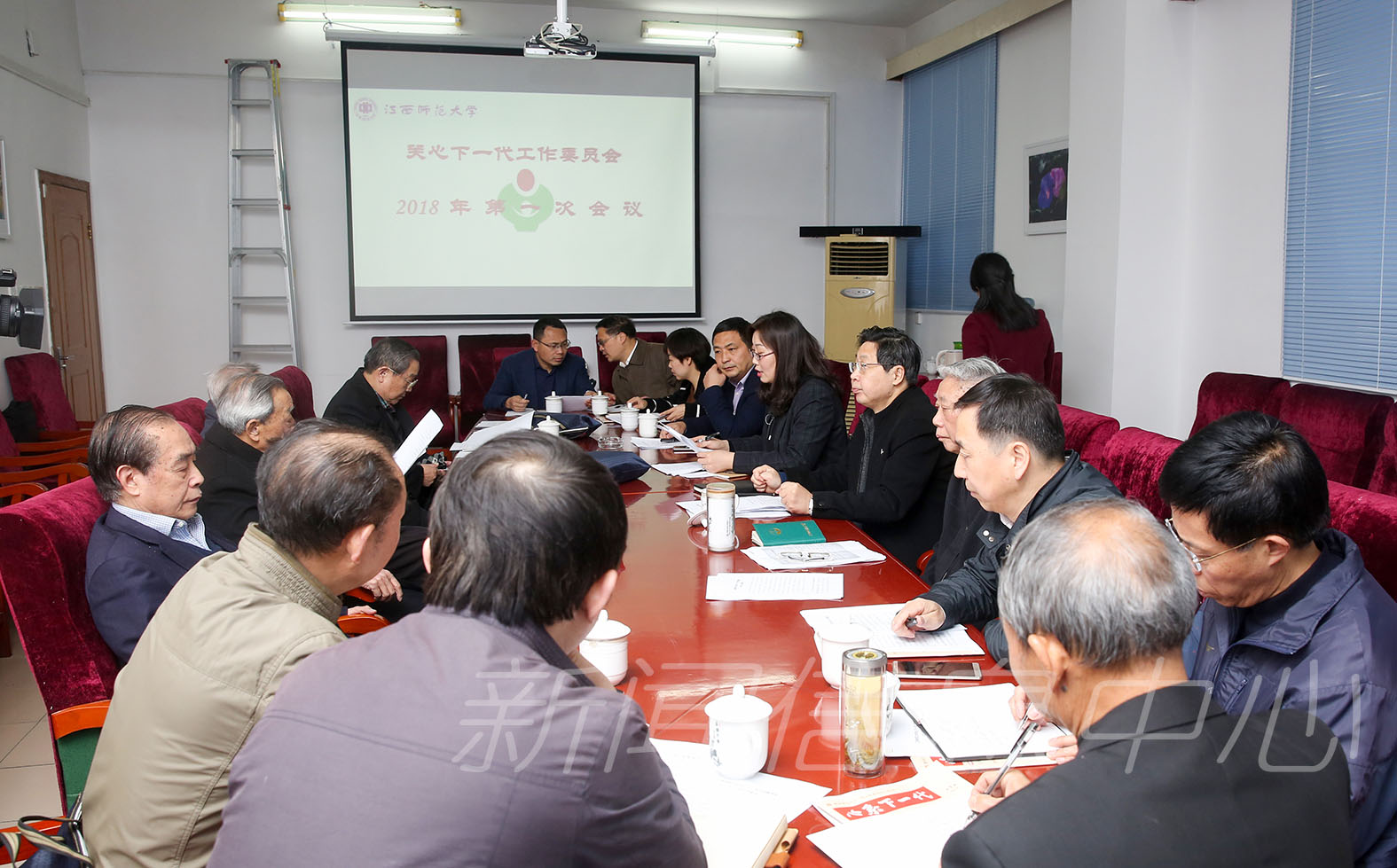 学校关心下一代工作委员会召开会议