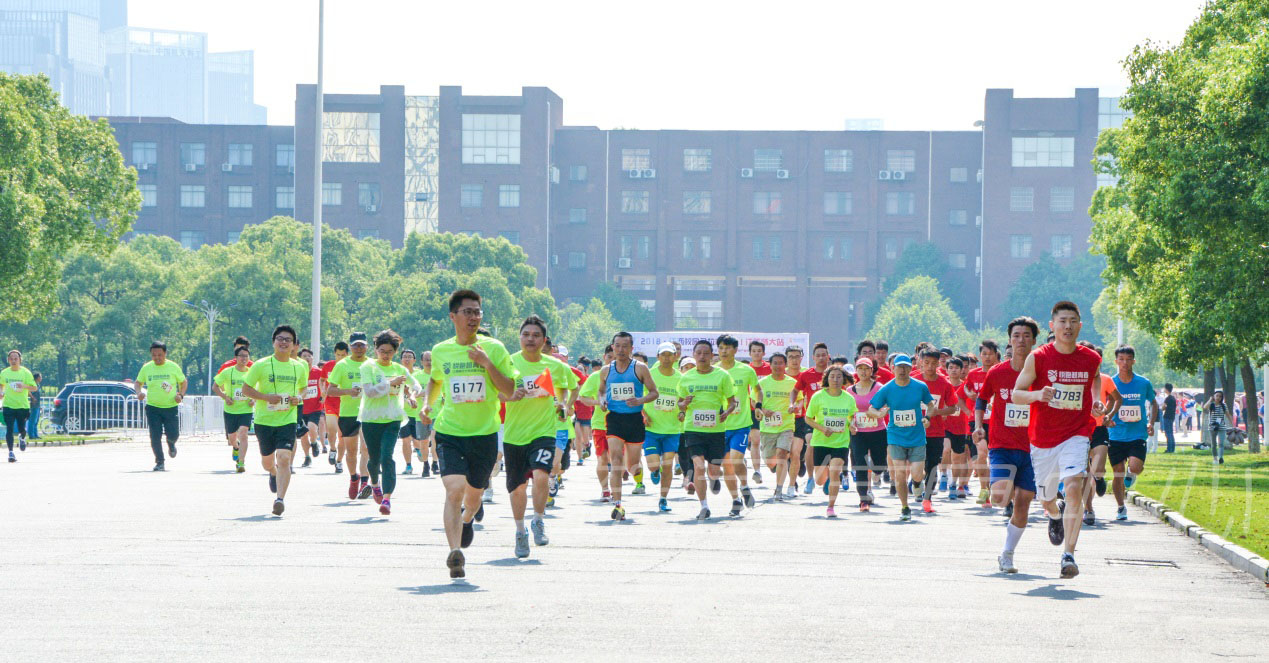 “悦跑越青春•2018年首届校园微型马拉松”在校举行
