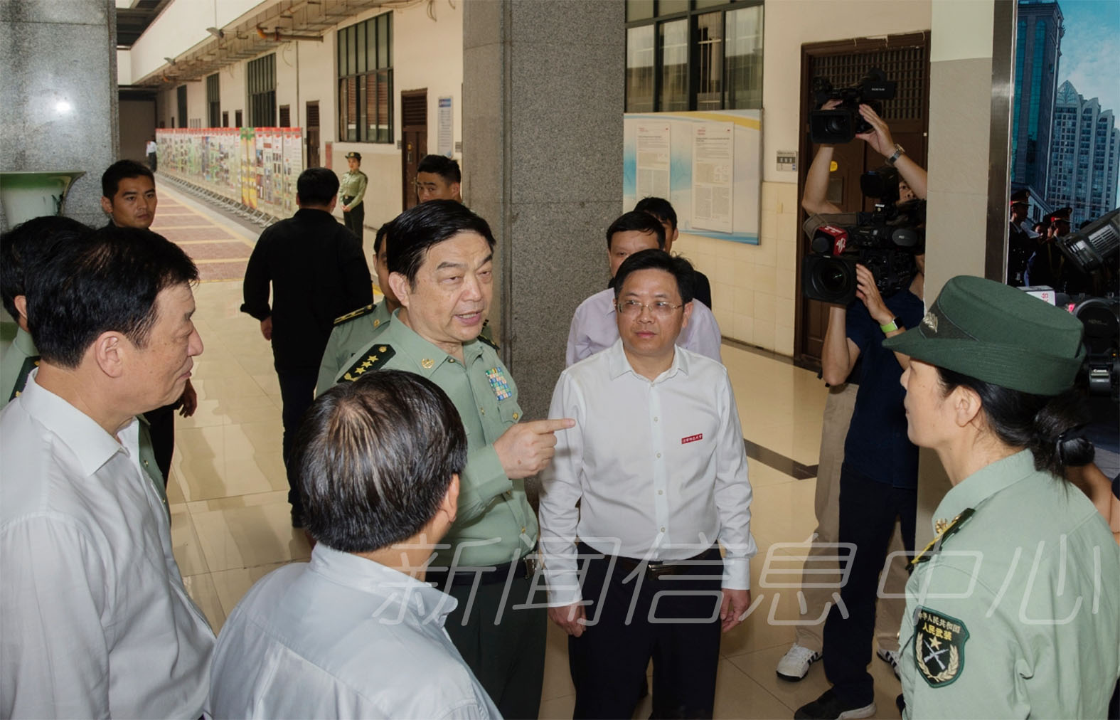 中央军委委员、国务委员兼国防部长常万全一行莅临我校视察调研国防教育工作