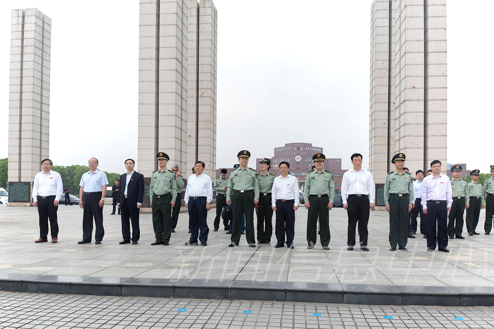中央军委委员、国务委员兼国防部长常万全一行莅临我校视察调研国防教育工作