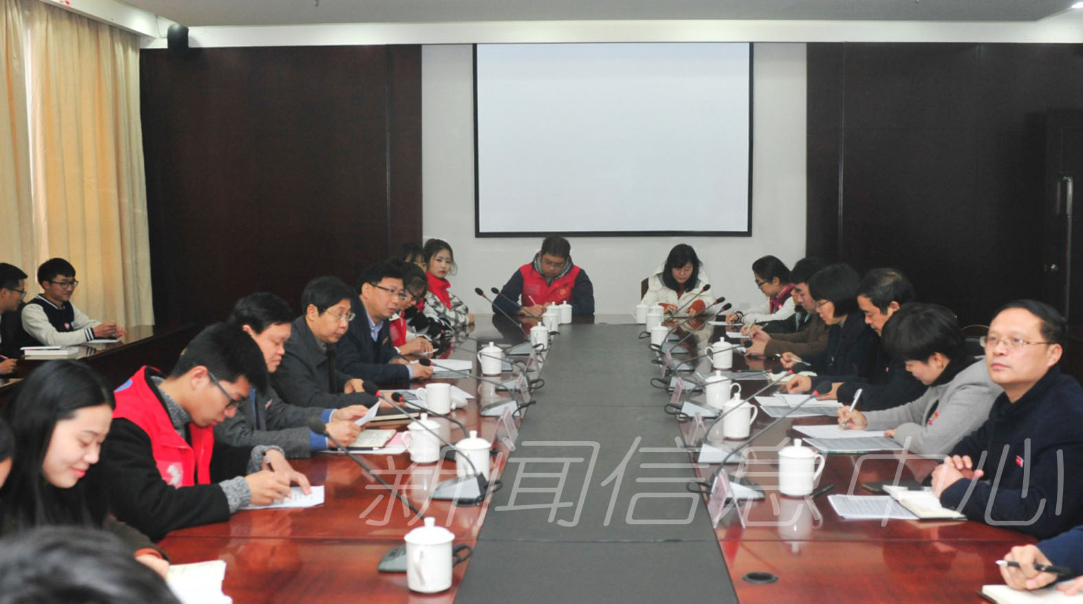 学校召开学习省委书记鹿心社给我校研究生支教团回信精神座谈会