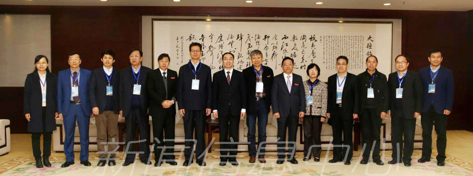 11月30日上午，学校本科教学工作审核评估专家意见反馈会在瑶湖校区知行楼第二报告厅召开。评估专家组全体成员宋乃庆、刘仲奎、李敏、李明斌、王光东、杨兵初、张敬源、蔡柏良、李榕等，省委教育工委副书记、省教育厅厅长叶仁荪，在校学校领导田延光、梅国平、刘光华、张艳国、涂宗财、姚弋霞、贾俊芳、丁晖、刘俊、陈运平，总会计师童颖华出席会议，各学院院长、党委书记、分管教学的副院长，各党政管理部门及业务单位主要负责人，学校教学督导组和学工督导组组长、评建办主要工作人员及联络员参加会议。