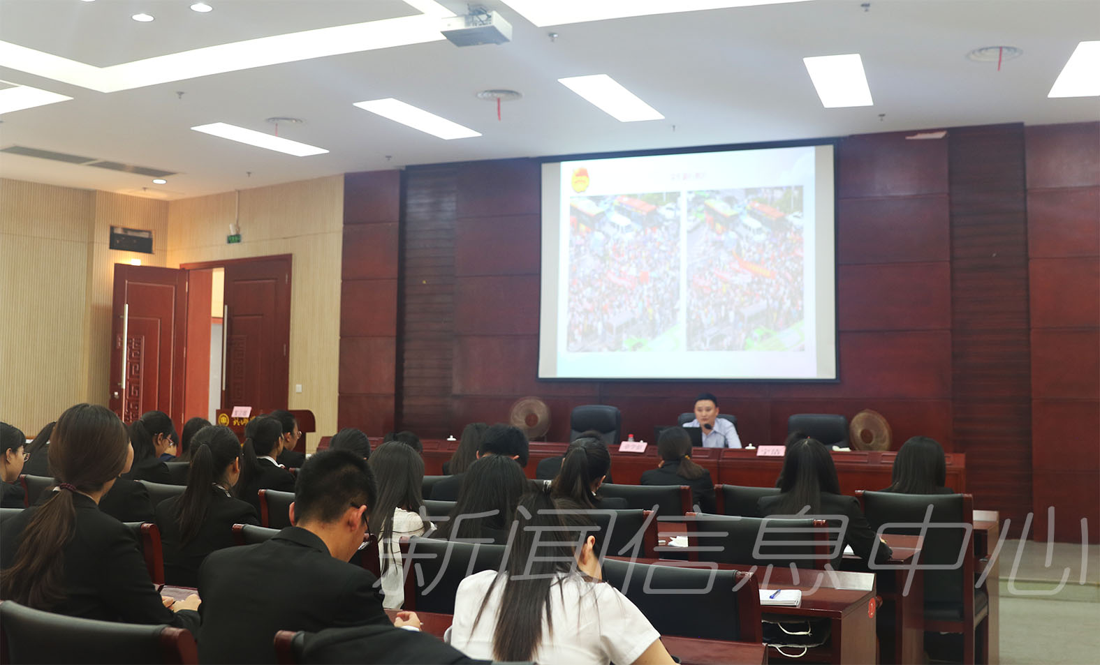 我校“青蓝之星”大学生骨干培训班举办首场专题报告会