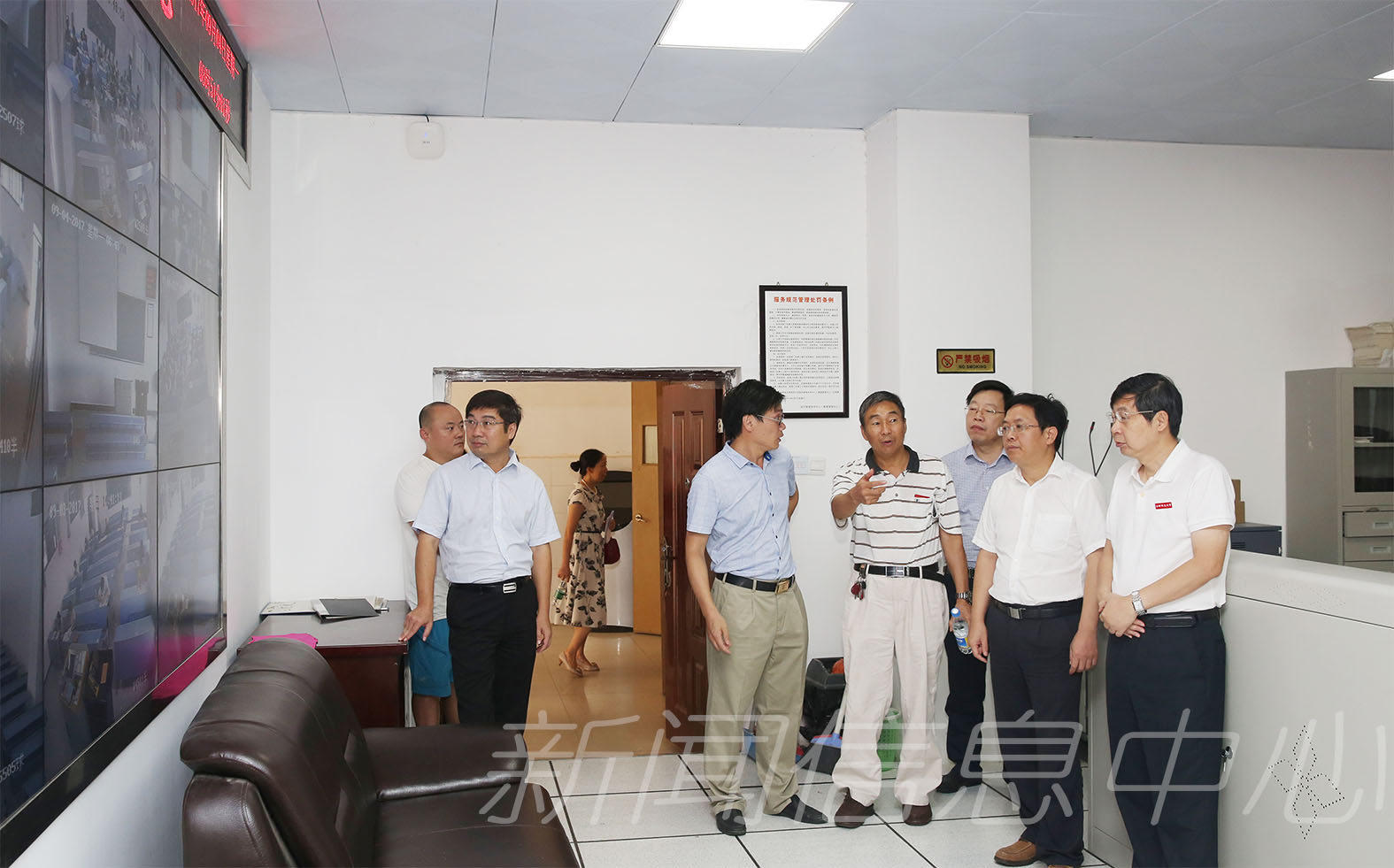 新学期开学第一天校领导视察教学工作