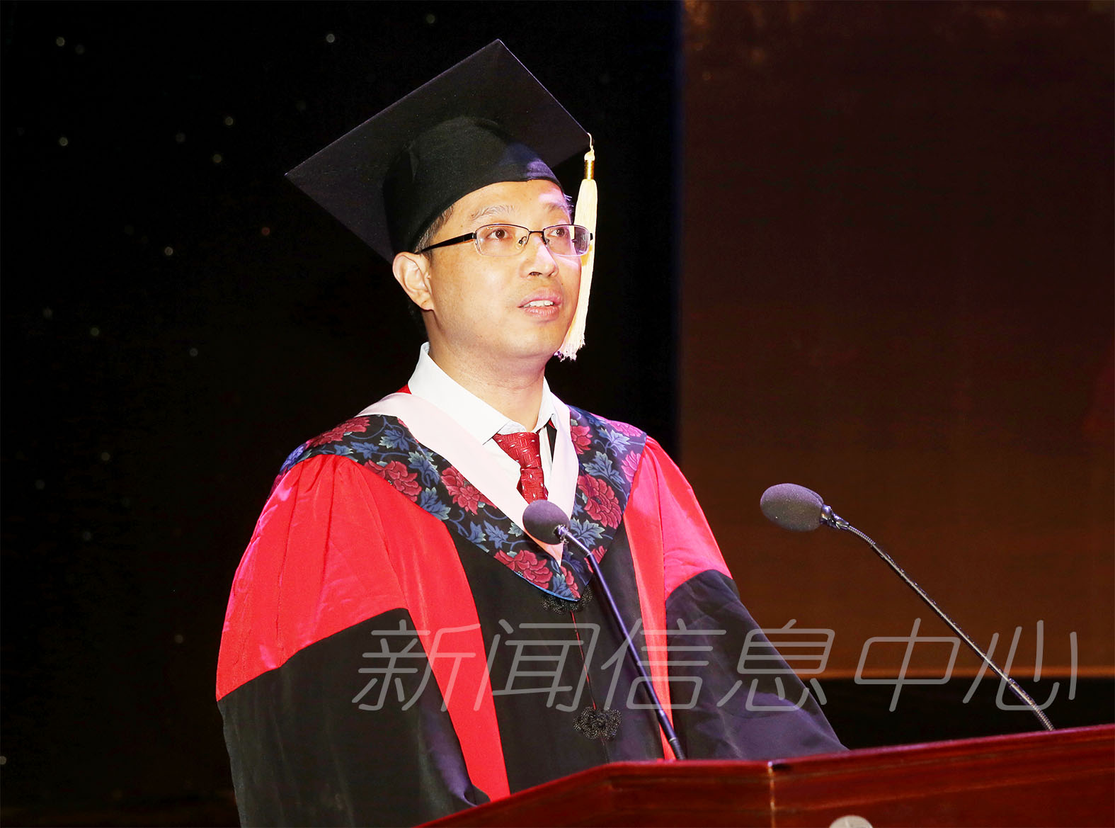 2017届毕业生毕业典礼暨学位授予仪式隆重举行