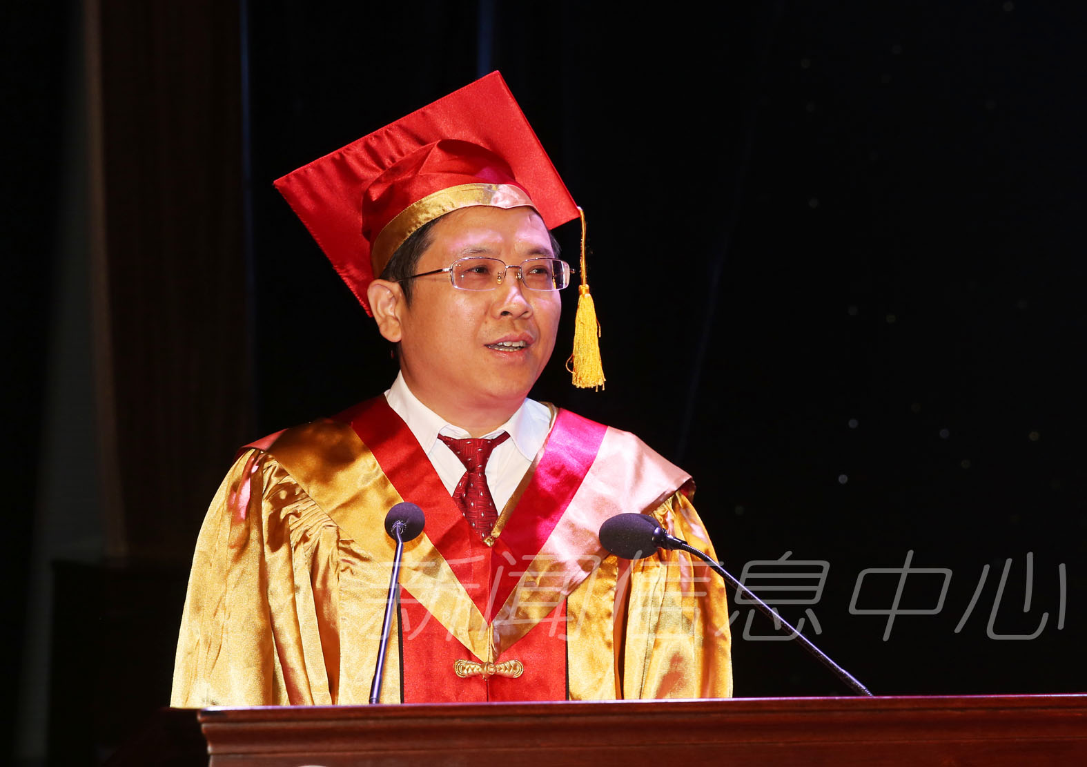 我校2017届毕业生毕业典礼暨学位授予仪式隆重举行