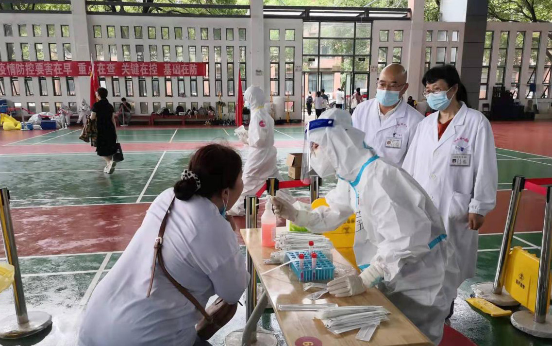 【暑期•工作不停档】校医院全力做好核酸采样工作