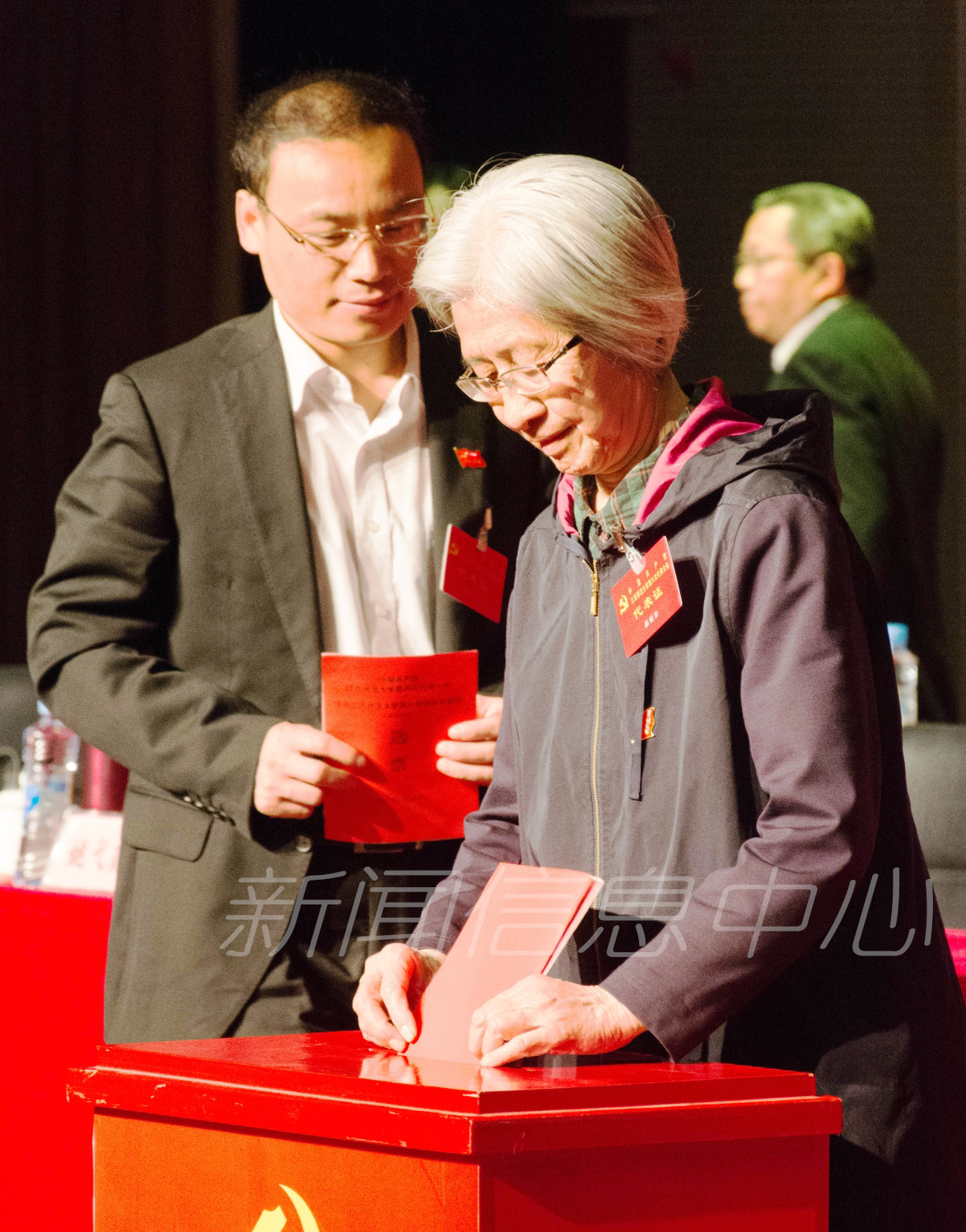 学校第六次党代会顺利闭幕