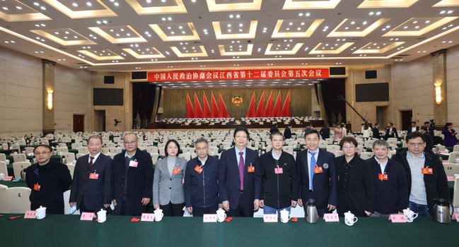 我校参加省“两会”代表、委员在会期间履职尽责建言献策