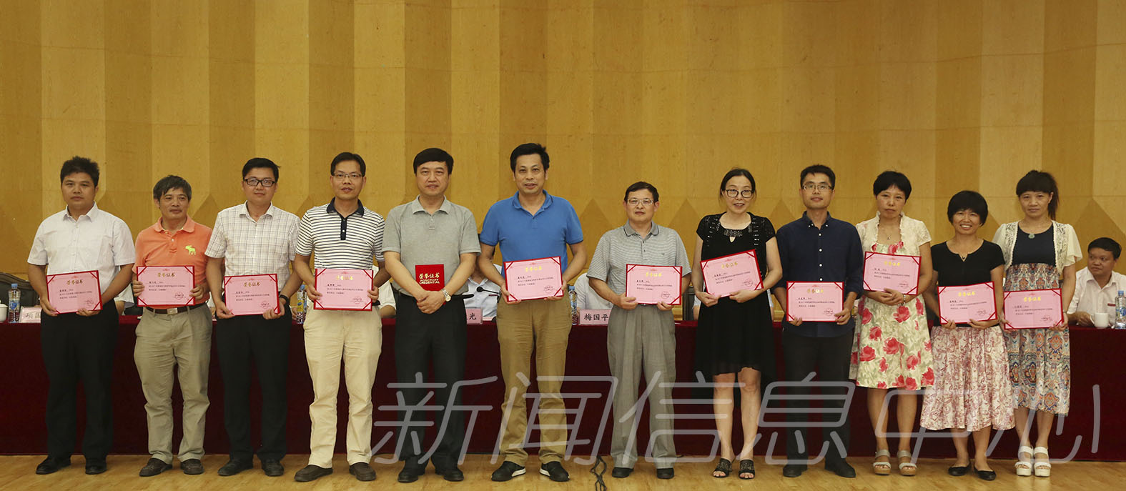 学校举行庆祝第33个教师节大会