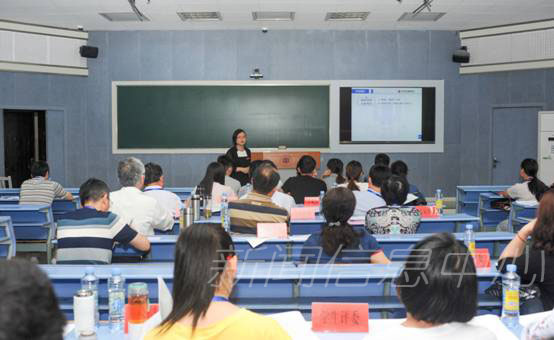 学校举办“十佳百优”评选复赛