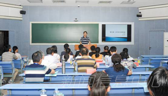 学校举办“十佳百优”评选复赛