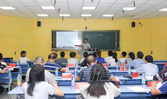 学校举办“十佳百优”评选复赛
