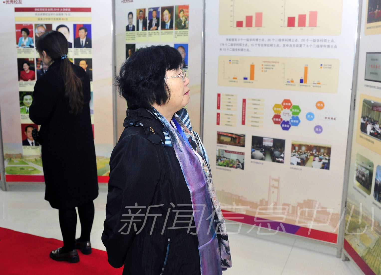 评估专家李敏观摩学校改革发展成果展