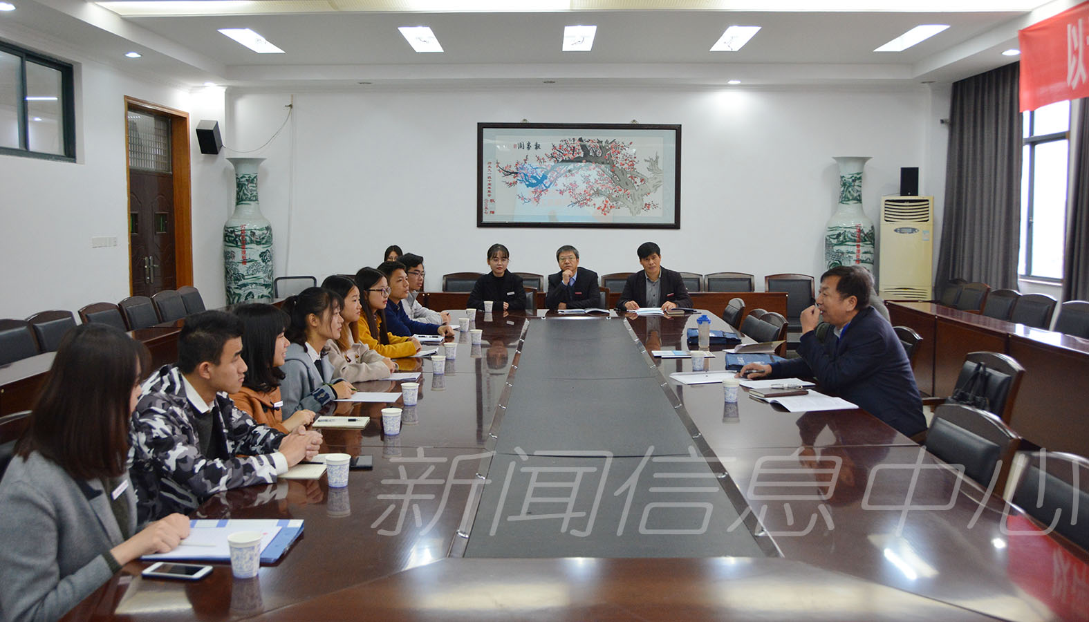 评估专家王光东在历史与文化旅游学院与师生座谈
