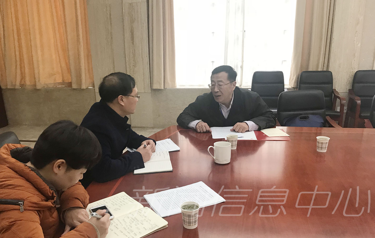 评估专家李榕与学生处、团委主要负责人座谈交流