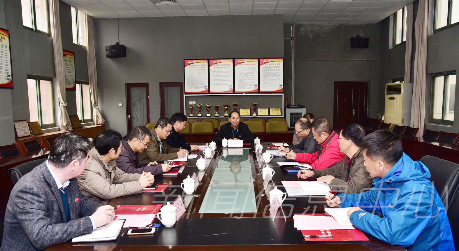 评估专家杨兵初走访后勤保障处、基建处、保卫处，并与相关同志座谈