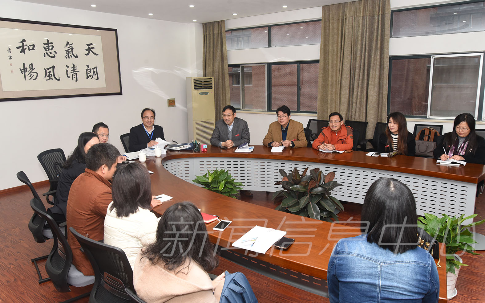 评估专家蔡柏良走访考察传播学院