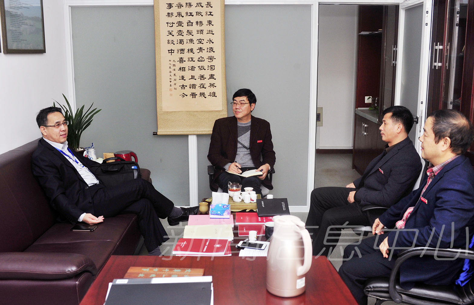 评估专家李明斌走访党委宣传部、新闻信息中心