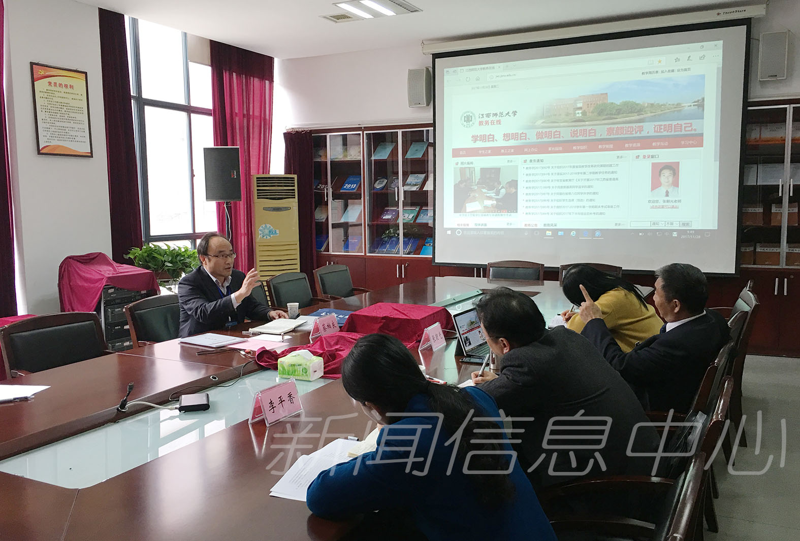 评估专家蔡柏良走访教务处