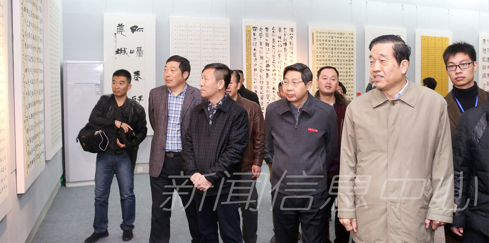 “全国第四届隶书作品展”在我校举办  中国书法家协会主席苏士澍莅临现场指导