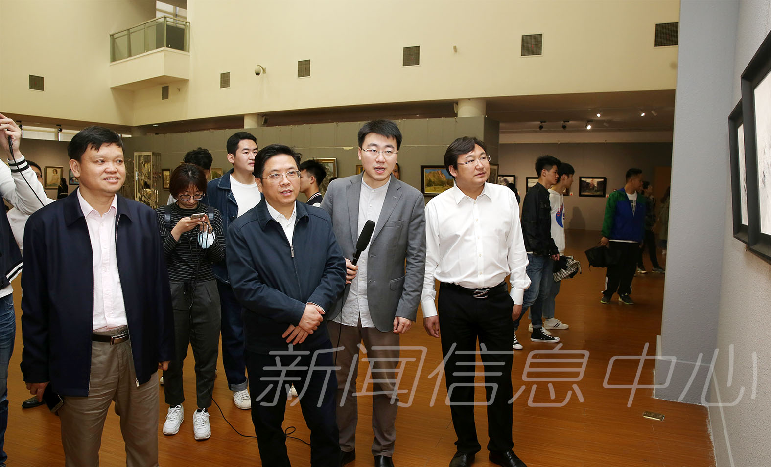 我校参与主办的“榴月•新篇”2017中俄青年美术作品提名展在江西省美术馆开幕