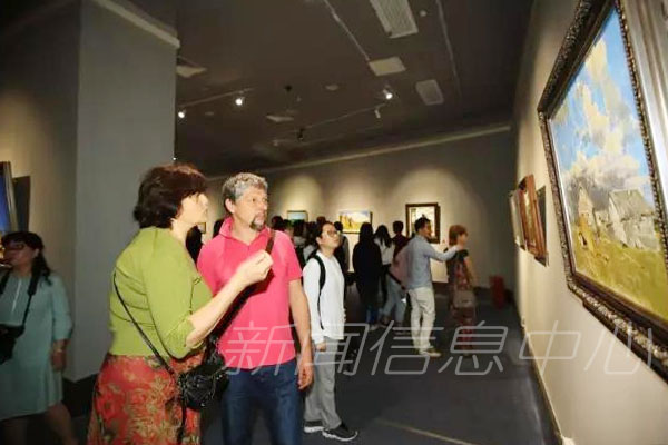 我校参与主办的“榴月•新篇”2017中俄青年美术作品提名展在江西省美术馆开幕
