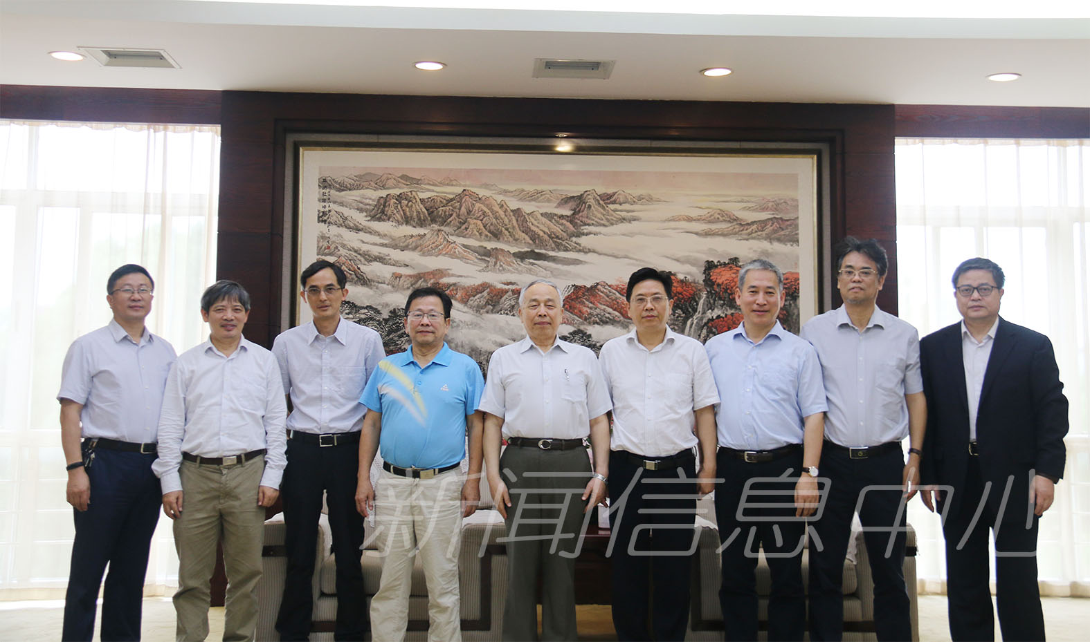 中国工程院舒兴田院士莅校指导