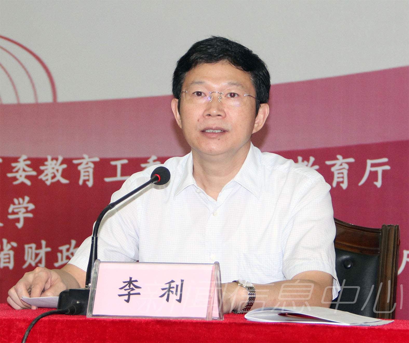 江西省高校音体美专业大学生赴边远农村小学支教志愿服务出征仪式在我校举行